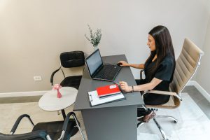 חמדאן ג'לולי: ייעוץ כלכלי ומומחיות ב-ISO 9001 להובלת עסקים להצלחה איכותית